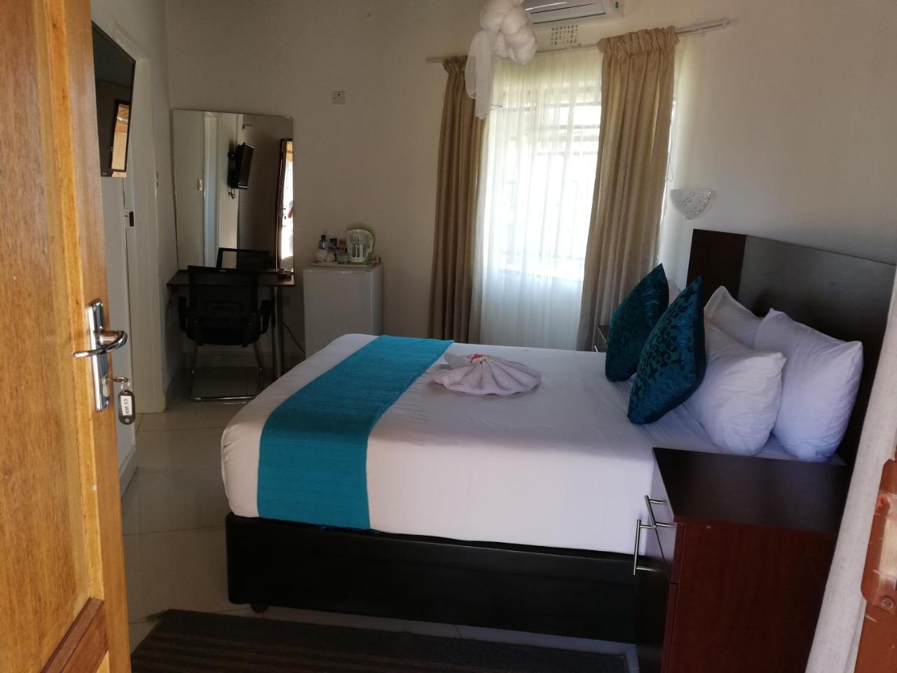 Nkanga Hotel Касане Екстер'єр фото